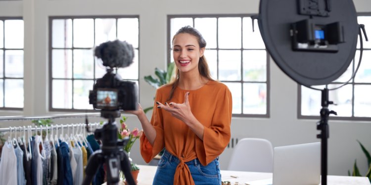 Exploring the Benefits of Influencer Jobs